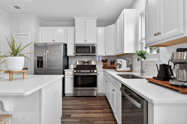 5 Athens Way, Cliffwood, NJ 07721