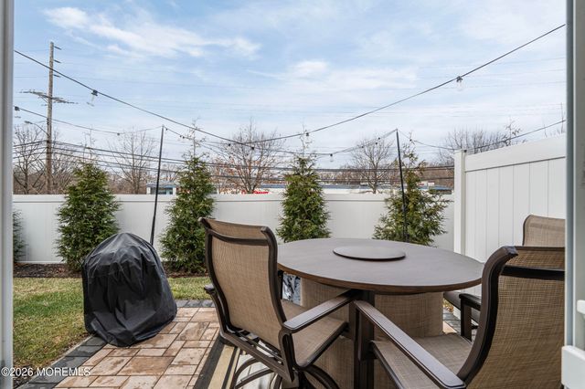 5 Athens Way, Cliffwood, NJ 07721