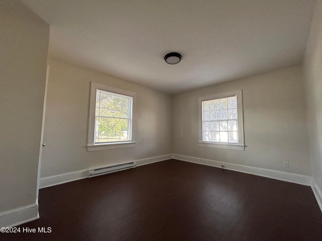 100 Howell Street, Greenville, NC 27834