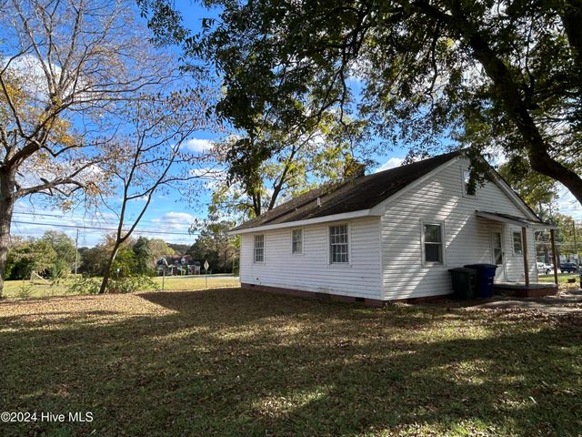100 Howell Street, Greenville, NC 27834