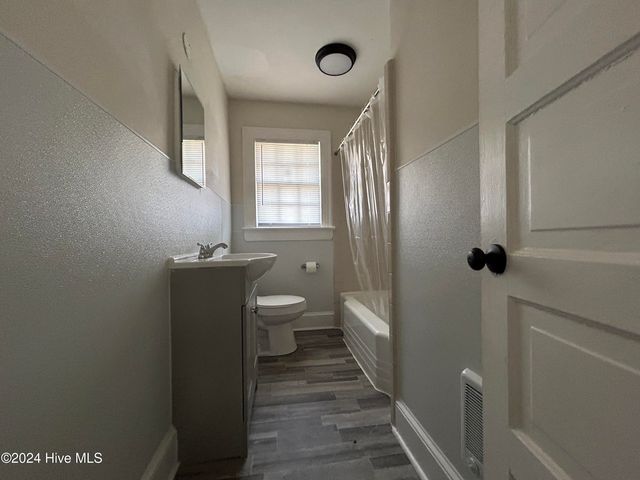 100 Howell Street, Greenville, NC 27834