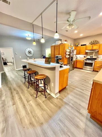 522 E Standifer Street, Hamilton, TX 76531