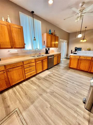 522 E Standifer Street, Hamilton, TX 76531