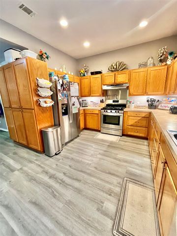 522 E Standifer Street, Hamilton, TX 76531