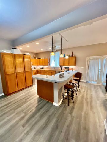 522 E Standifer Street, Hamilton, TX 76531