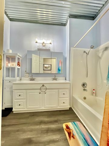 522 E Standifer Street, Hamilton, TX 76531