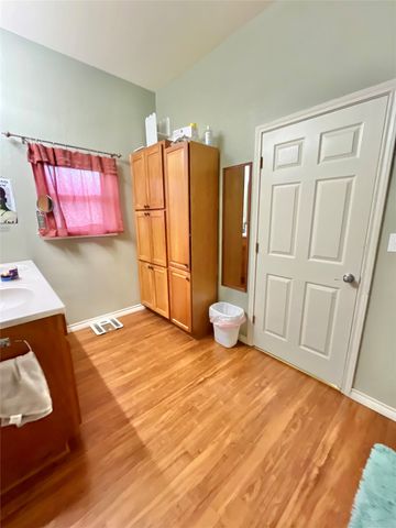 522 E Standifer Street, Hamilton, TX 76531