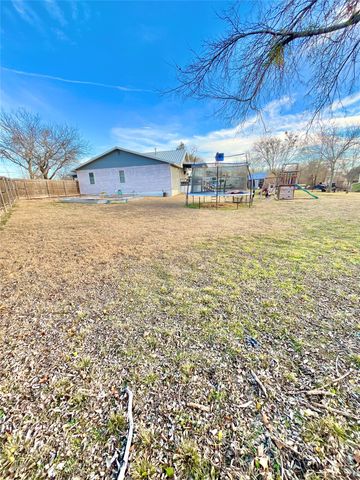 522 E Standifer Street, Hamilton, TX 76531