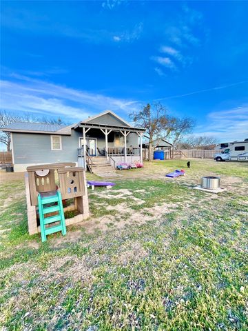 522 E Standifer Street, Hamilton, TX 76531