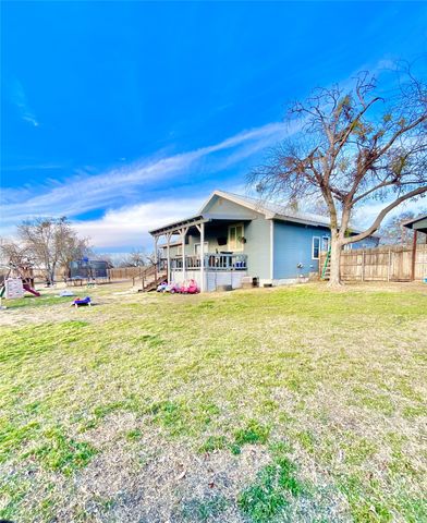 522 E Standifer Street, Hamilton, TX 76531