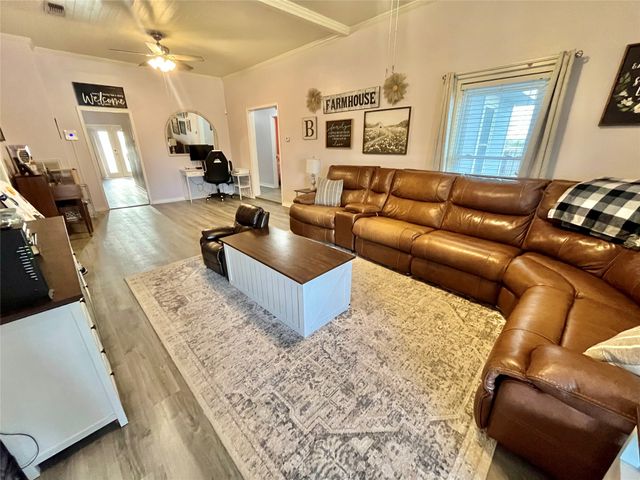 522 E Standifer Street, Hamilton, TX 76531