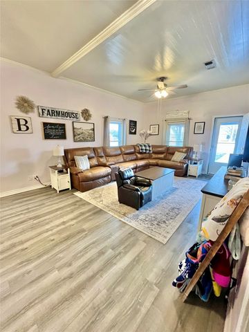 522 E Standifer Street, Hamilton, TX 76531