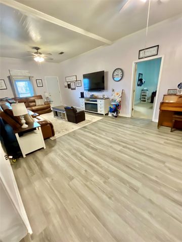 522 E Standifer Street, Hamilton, TX 76531