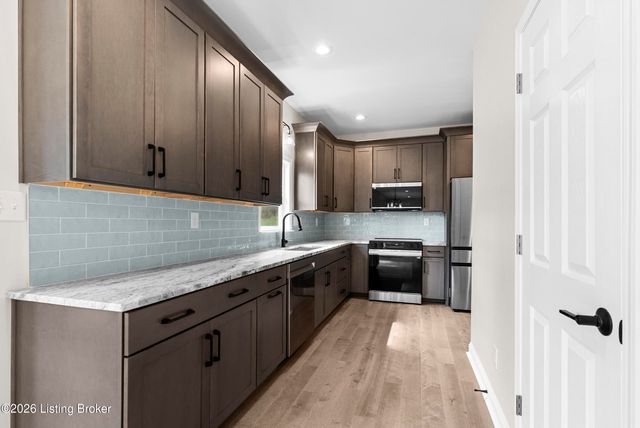 559 Ford Dr, Mt Washington, KY 40047