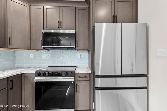 559 Ford Dr, Mt Washington, KY 40047