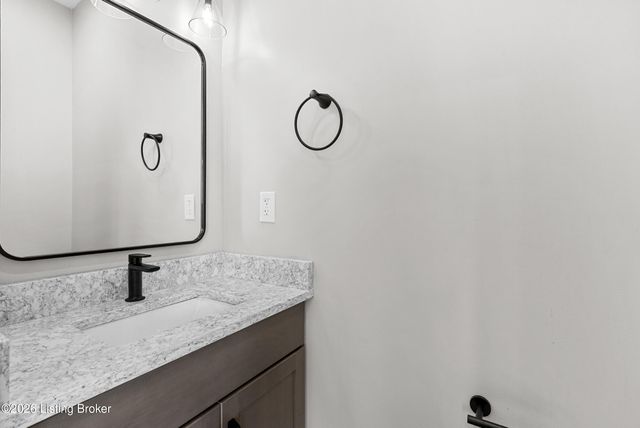 559 Ford Dr, Mt Washington, KY 40047