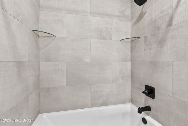 559 Ford Dr, Mt Washington, KY 40047