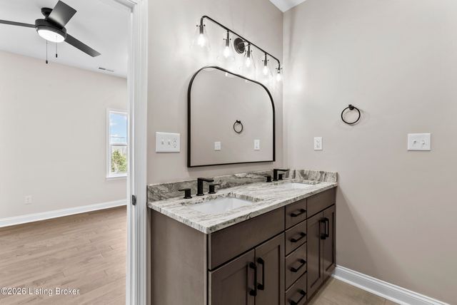 559 Ford Dr, Mt Washington, KY 40047