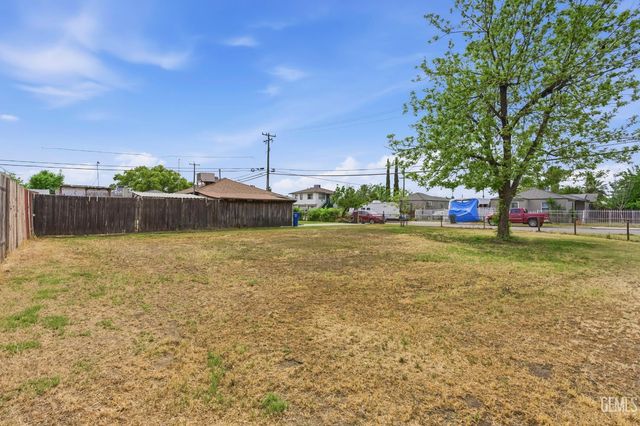 1241 Wilson Avenue, Bakersfield, CA 93308