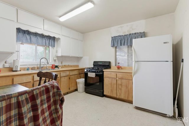 1241 Wilson Avenue, Bakersfield, CA 93308