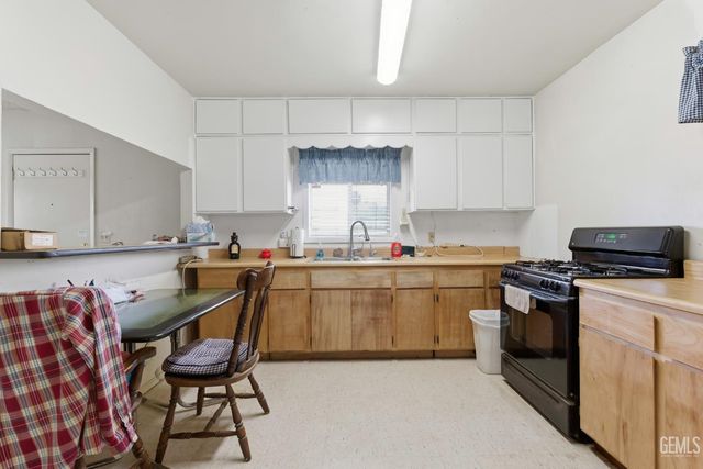 1241 Wilson Avenue, Bakersfield, CA 93308