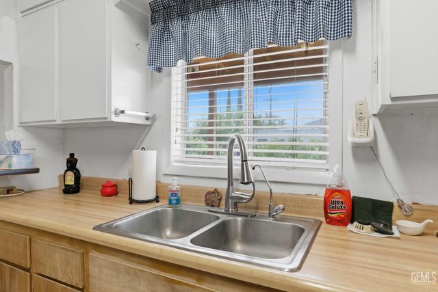 1241 Wilson Avenue, Bakersfield, CA 93308