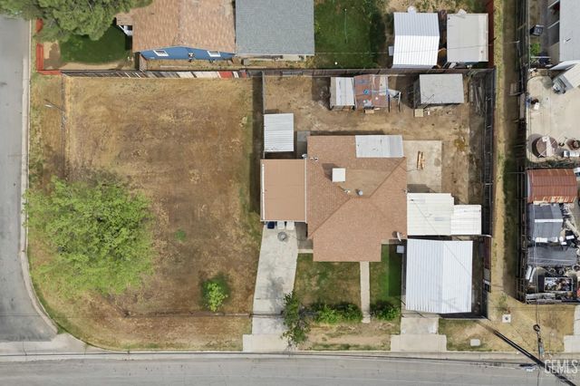 1241 Wilson Avenue, Bakersfield, CA 93308