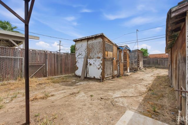 1241 Wilson Avenue, Bakersfield, CA 93308