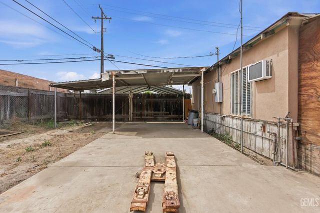 1241 Wilson Avenue, Bakersfield, CA 93308