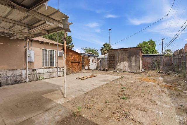 1241 Wilson Avenue, Bakersfield, CA 93308