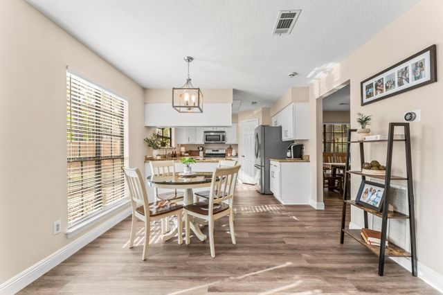 6 Dusky Meadow Place, The Woodlands, TX 77381