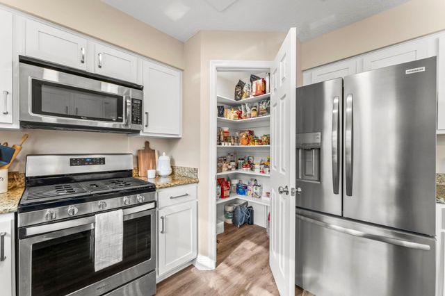 6 Dusky Meadow Place, The Woodlands, TX 77381