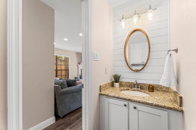 6 Dusky Meadow Place, The Woodlands, TX 77381