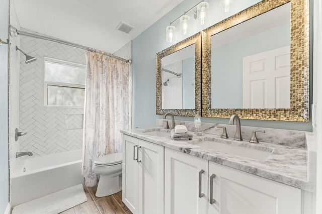 6 Dusky Meadow Place, The Woodlands, TX 77381