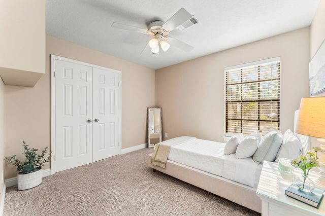 6 Dusky Meadow Place, The Woodlands, TX 77381