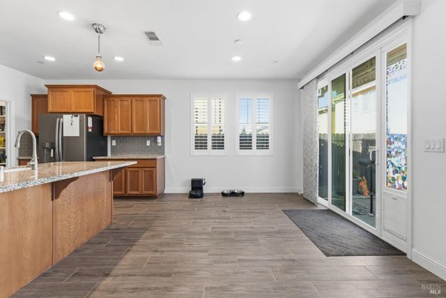 355 Marigold Dr, Vacaville, CA 95687