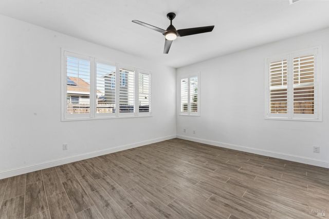 355 Marigold Dr, Vacaville, CA 95687