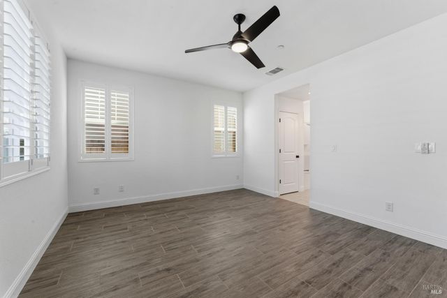 355 Marigold Dr, Vacaville, CA 95687