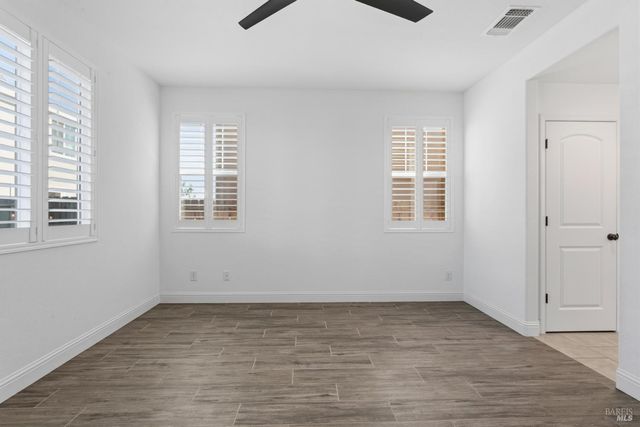 355 Marigold Dr, Vacaville, CA 95687