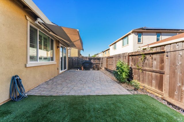 355 Marigold Dr, Vacaville, CA 95687