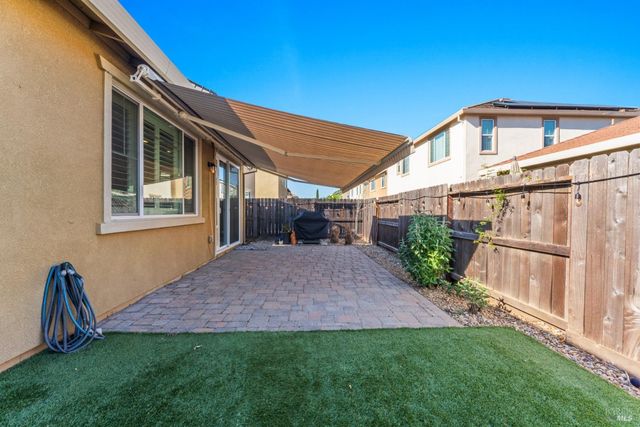 355 Marigold Dr, Vacaville, CA 95687
