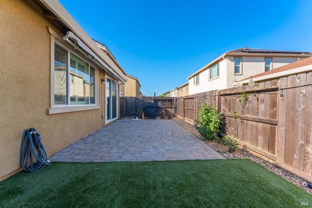 355 Marigold Dr, Vacaville, CA 95687