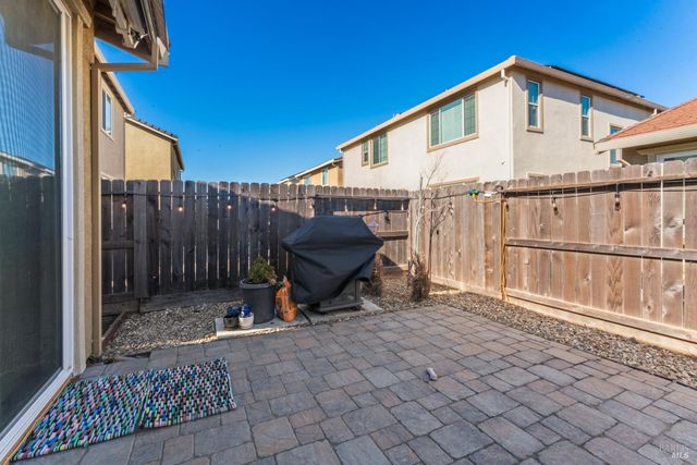 355 Marigold Dr, Vacaville, CA 95687
