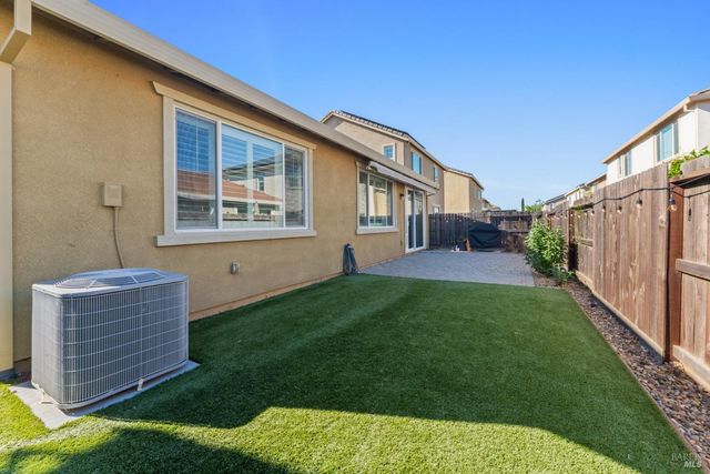 355 Marigold Dr, Vacaville, CA 95687