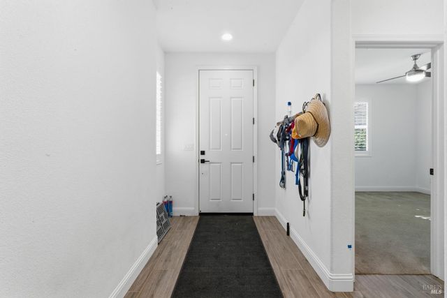 355 Marigold Dr, Vacaville, CA 95687