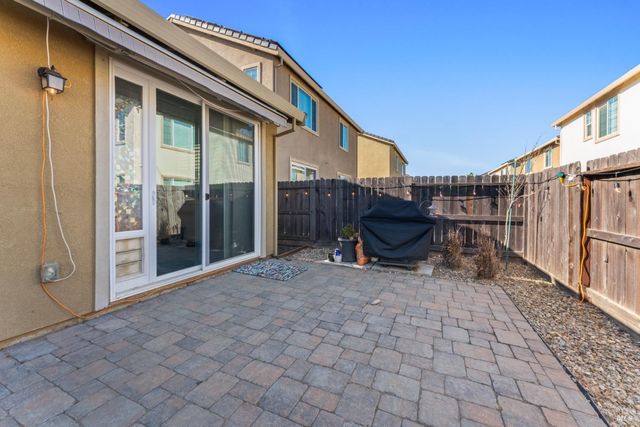 355 Marigold Dr, Vacaville, CA 95687