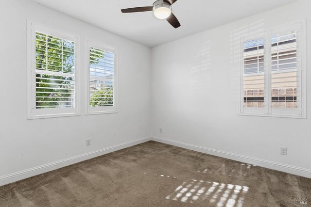 355 Marigold Dr, Vacaville, CA 95687