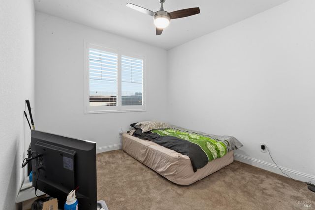 355 Marigold Dr, Vacaville, CA 95687