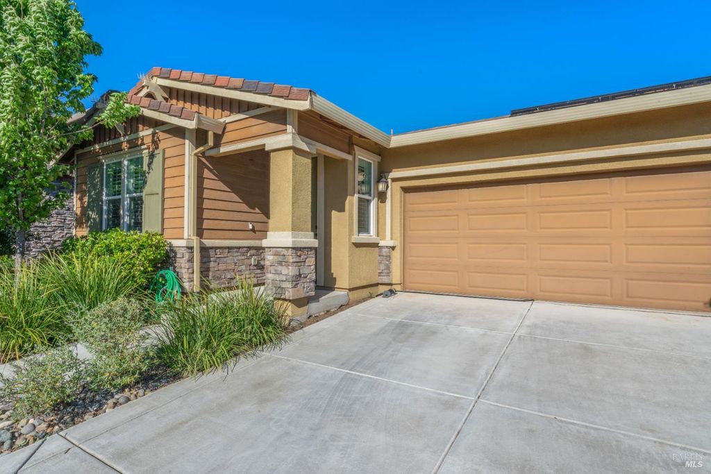 355 Marigold Dr, Vacaville, CA 95687