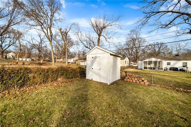 7335 Nall Avenue, Prairie Village, KS 66208